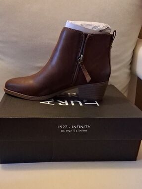 Naturalizer Brown Leather Ankle Booties with Side Zip